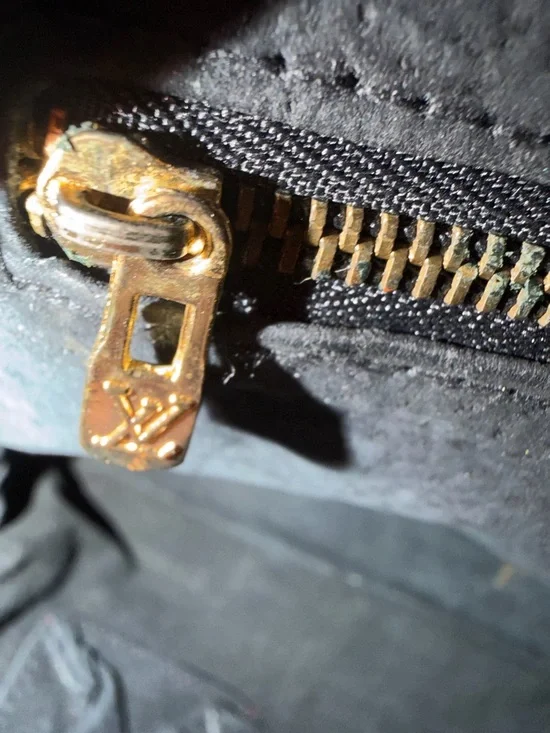 LOUIS VUITTON Epi Leather Sablon Handbag Black Tophandle bag - Fair condition - Picture 11 of 12